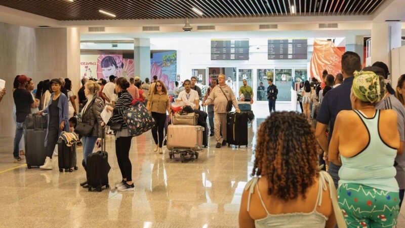 Continúa el Cobro de Tarjeta de Turista a Dominicanos Pese a Orden de Eliminación