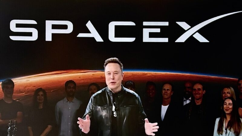Elon Musk se convierte en el primer billonario del mundo tras éxito de SpaceX en la bolsa