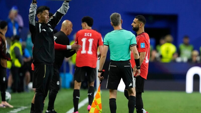 Mohamed Salah Sufre Lesión en la Rodilla Durante Partido Crucial