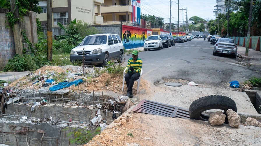 Obras Inconclusas en Invivienda Afectan Tránsito y Seguridad