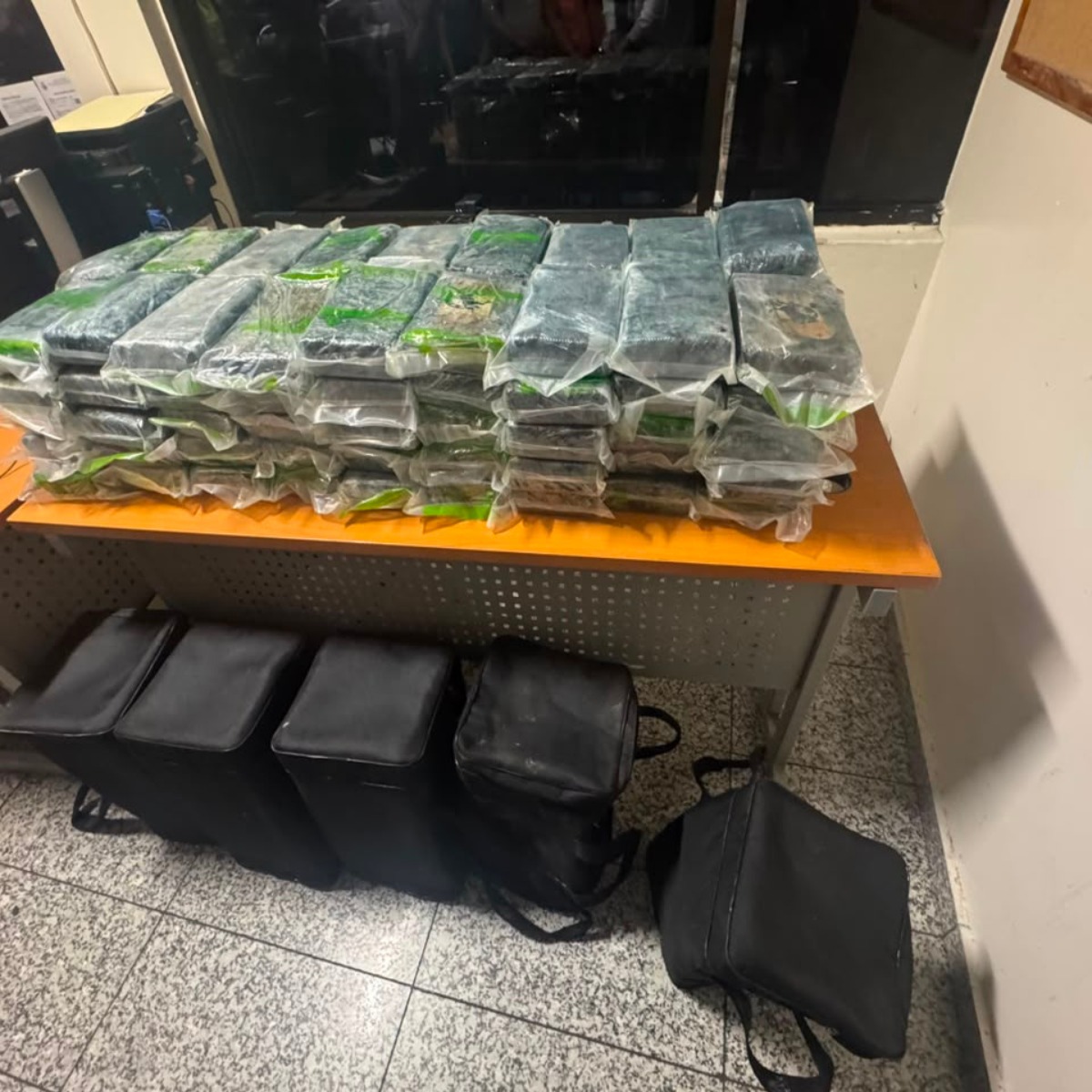 Desmantelan Operación de Narcotráfico en el Aeropuerto Las Américas