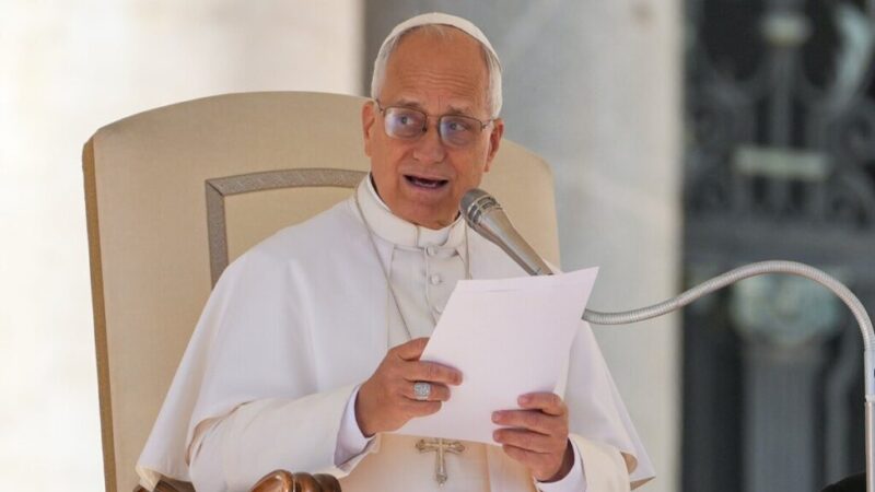 El Papa Francisco Critica la Indiferencia Digital Hacia los Pobres