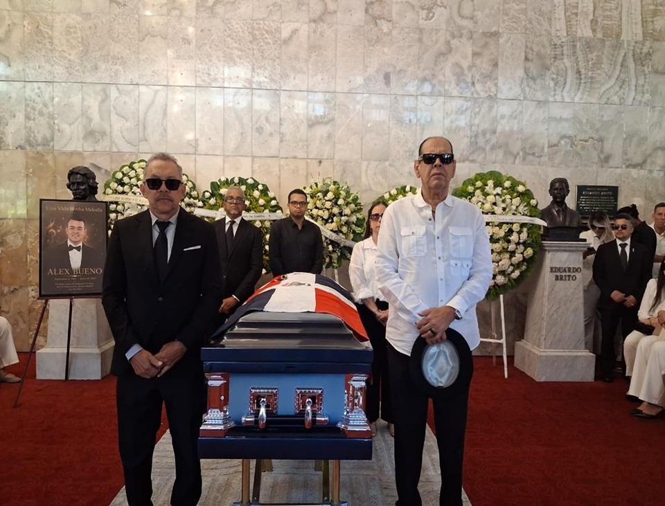 República Dominicana Rinde Homenaje al Inolvidable Alex Bueno