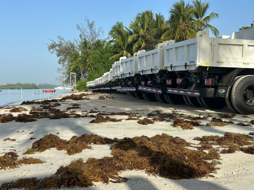 Mitur refuerza limpieza de playas con equipos valorados en RD$128 millones