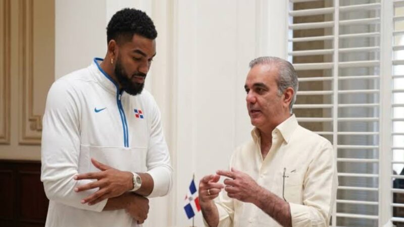 Presidente Abinader felicita a Karl-Anthony Towns por triunfo en la NBA