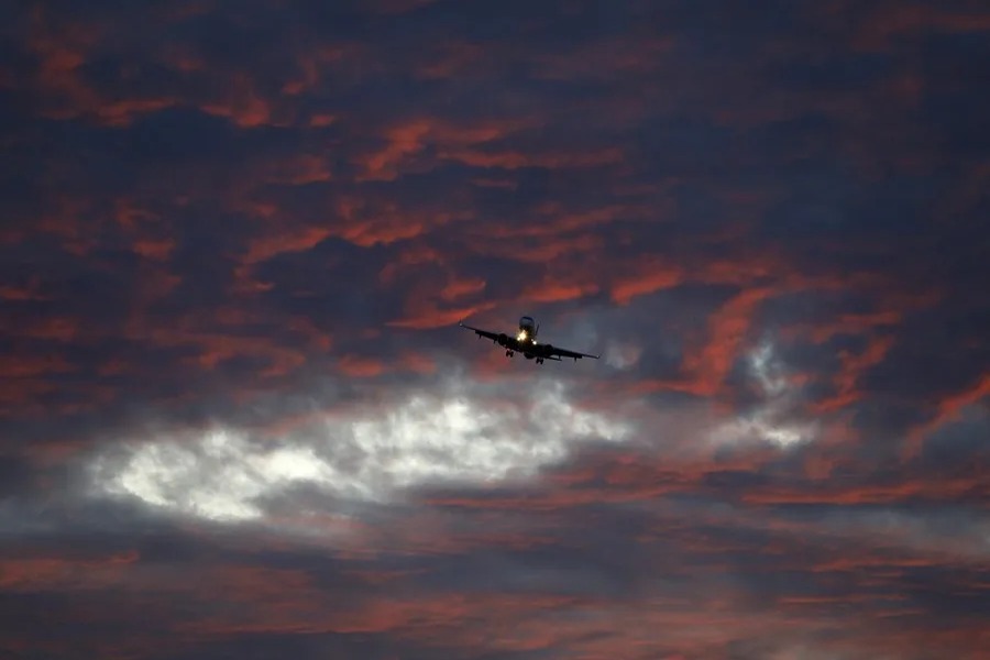 Irán Advierte Sobre Aviones Militares Israelíes en Países Vecinos