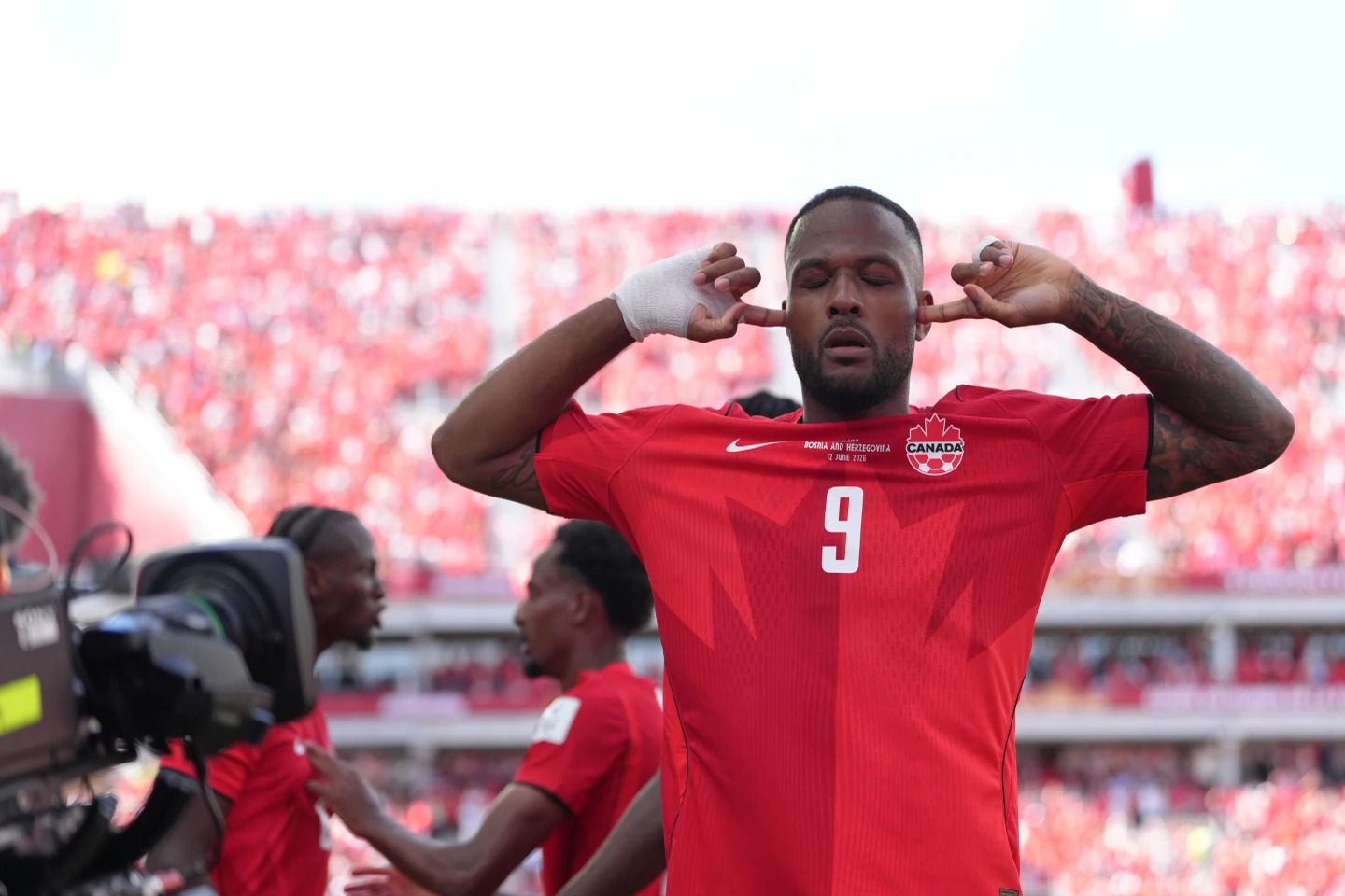Cyle Larin Rescata a Canadá con un Gol en el Empate ante Bosnia-Herzegovina