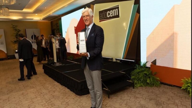 ADOCEM honra a Mariano Briceño Yépez por medio siglo de innovación en la construcción