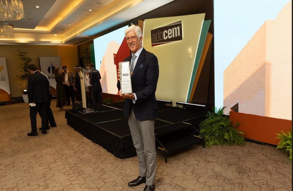 ADOCEM honra a Mariano Briceño Yépez por medio siglo de innovación en la construcción