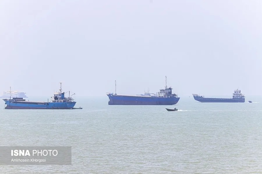 Irán Garantiza Libre Tránsito en el Estrecho de Ormuz para Barcos Comerciales