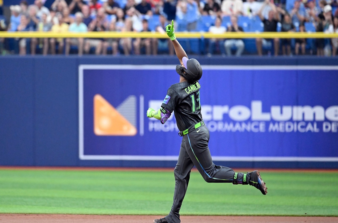 Junior Caminero: El Dominicano que Hace Historia con Jonrón de 463 Pies
