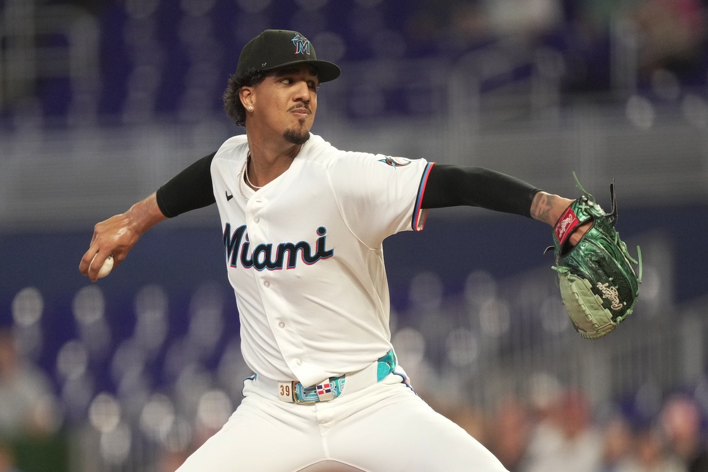 Eury Pérez Brilla en su Regreso y Lleva a Miami a una Victoria Clave