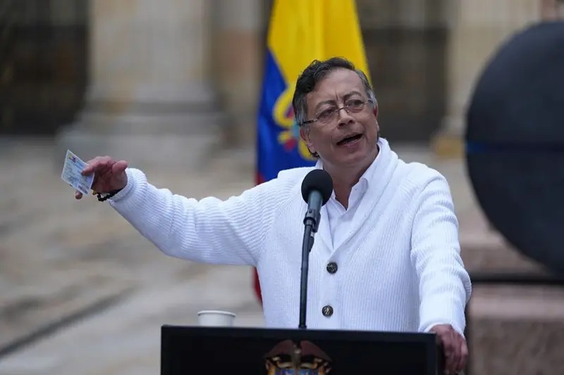 Controversia en Colombia: Comisión intenta suspender a Petro sin autoridad legal