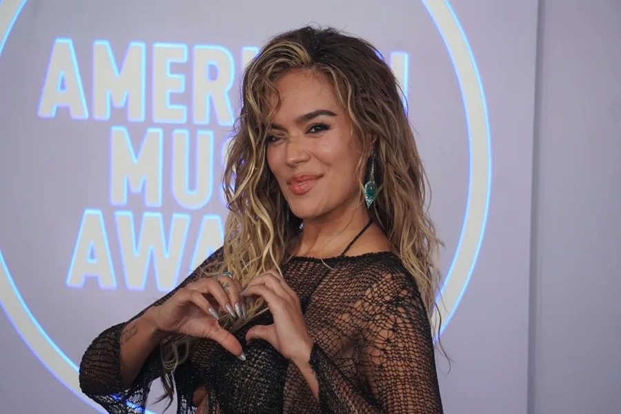 Karol G Insta al Nuevo Presidente de Colombia a Gobernar sin Polarización