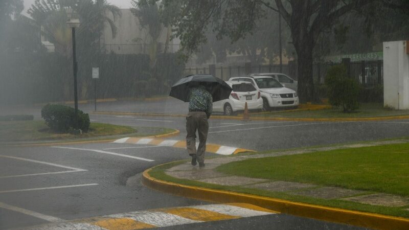 Prevén lluvias y altas temperaturas durante el fin de semana