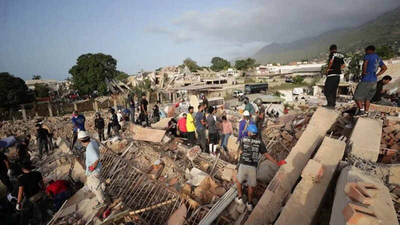La Guaira: Solidaridad y Caos tras Terremotos Devastadores