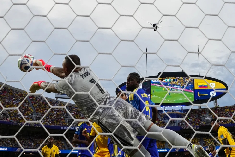 Eloy Room Brilla con 15 Paradas y Lleva a Curazao a un Empate Histórico ante Ecuador
