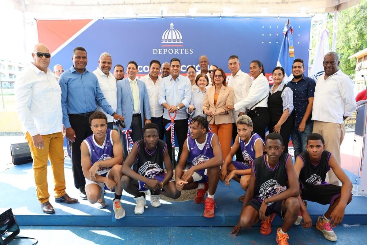 Ministro de Deportes Inicia Construcción de Techado Multiuso en Matanzas