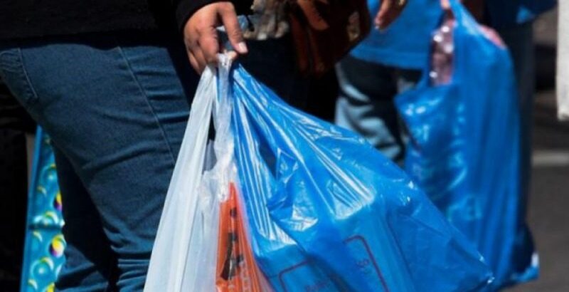 Reforma a la Ley de Residuos Sólidos: Fundas Plásticas Podrían Dejar de Ser Gratuitas