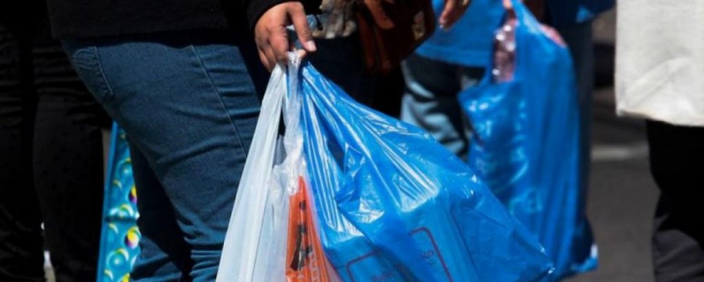 Reforma a la Ley de Residuos Sólidos: Fundas Plásticas Podrían Dejar de Ser Gratuitas