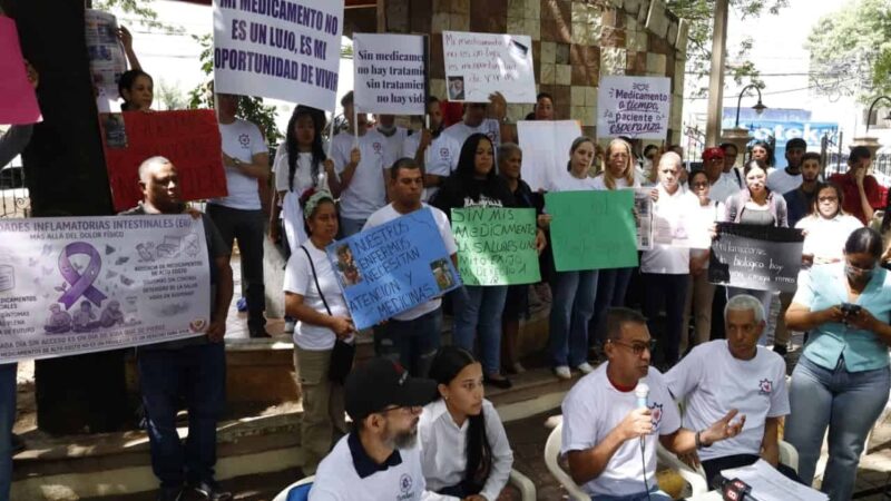 Pacientes con Enfermedad de Crohn Exigen Acceso a Tratamientos Vitales