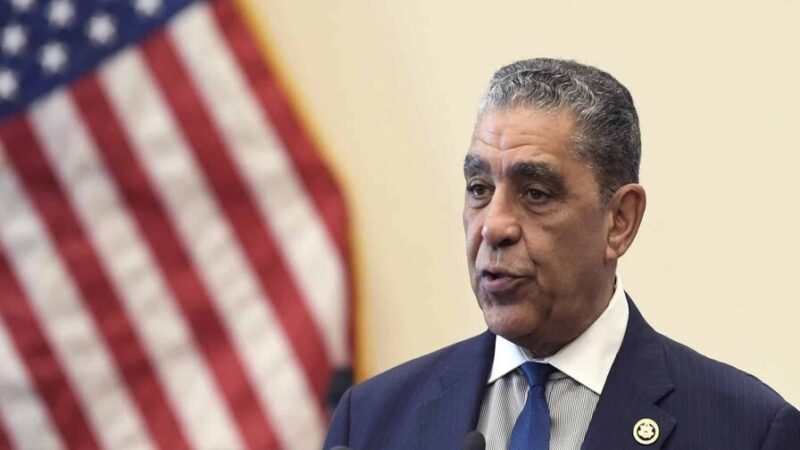 Adriano Espaillat: Un Líder Comprometido con el Distrito 13