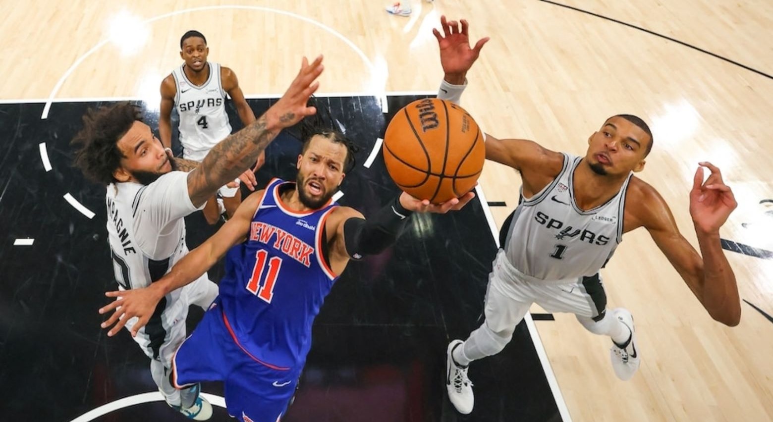 Los Knicks buscan afianzar su ventaja en el Madison Square Garden