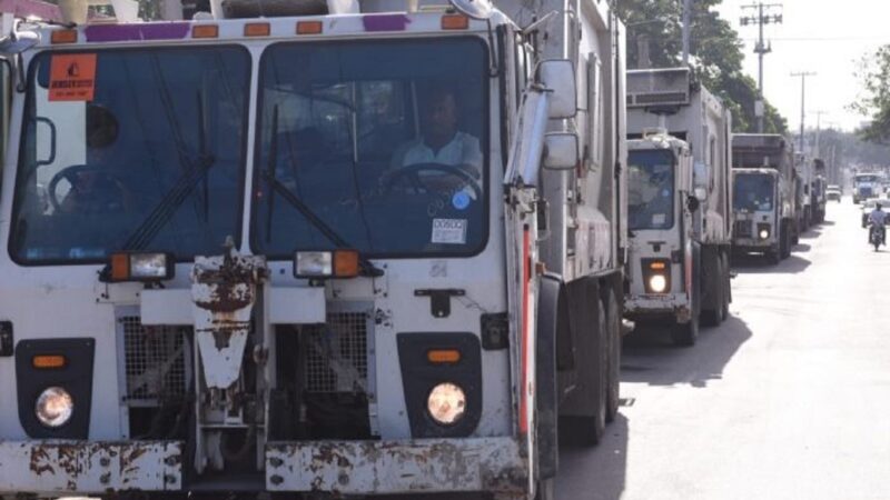 Víctor Pavón Cuestiona Licitación Millonaria para Camiones de Basura en Santo Domingo Norte