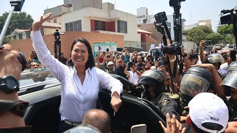 Keiko Fujimori lidera el conteo final en elecciones presidenciales de Perú