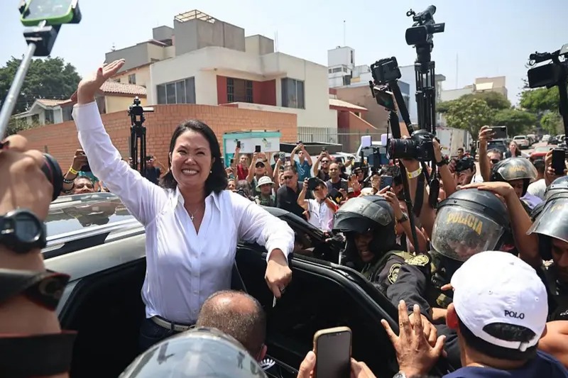 Keiko Fujimori lidera el conteo final en elecciones presidenciales de Perú