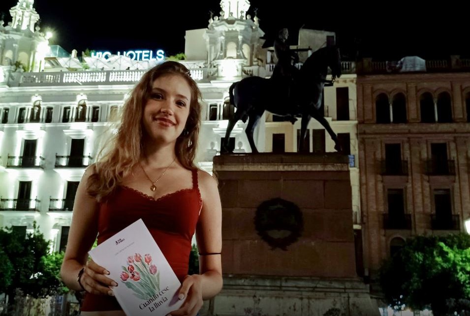 Julia Kluemper: La Poeta que Revoluciona TikTok para Fomentar la Lectura