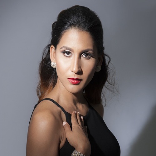 Nathalie Peña-Comas Lanza Videoclip Innovador de ‘Esclavo y Amo’