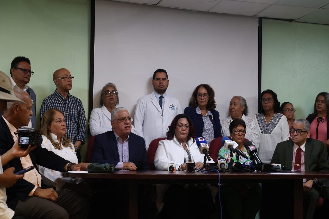Médicos Dominicanos Exigen Auditoría Externa por Manejo de Fondos en el CMD