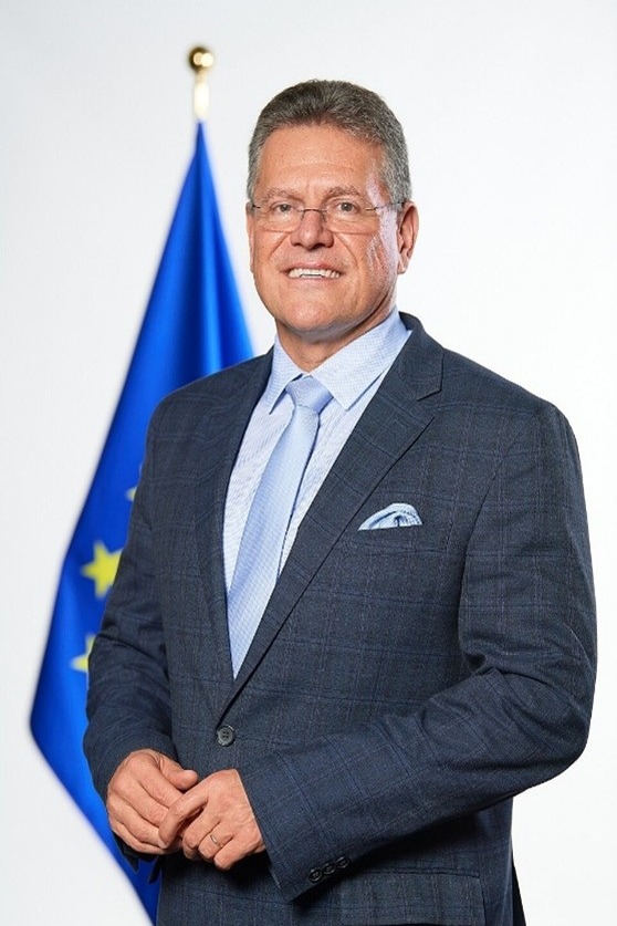 Visita del Comisario Europeo de Comercio Fortalece Lazos con República Dominicana