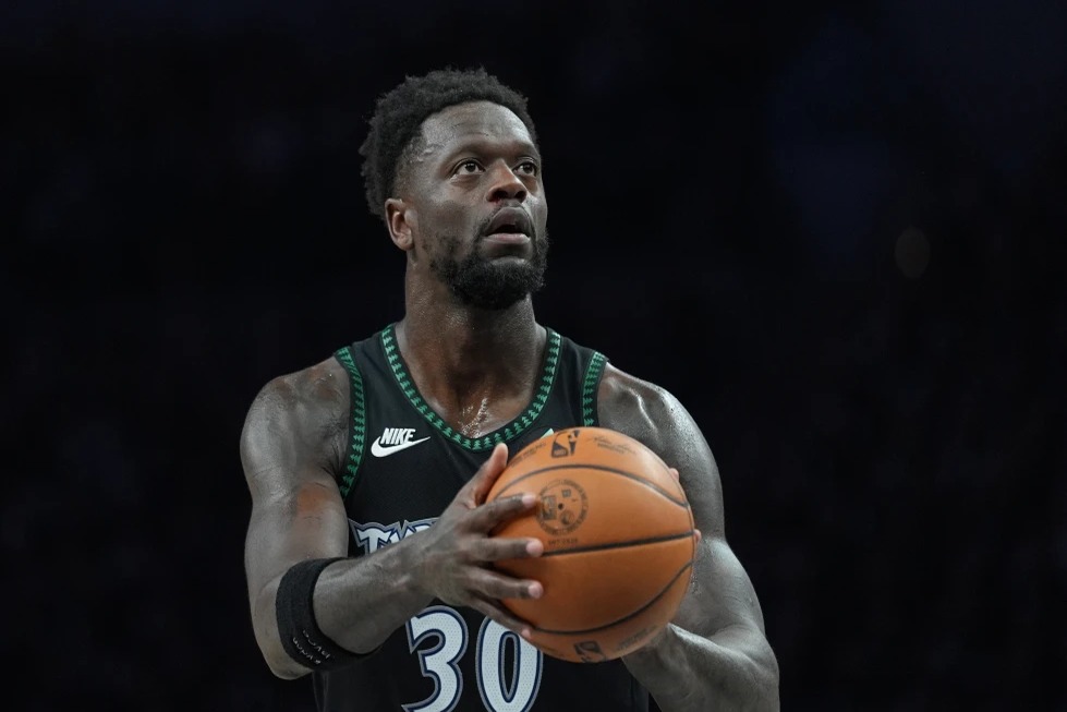 Julius Randle se une a los Nets en un intercambio estratégico de tres equipos