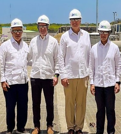 Autoridades estadounidenses realizan visita a las instalaciones de AES Dominicana