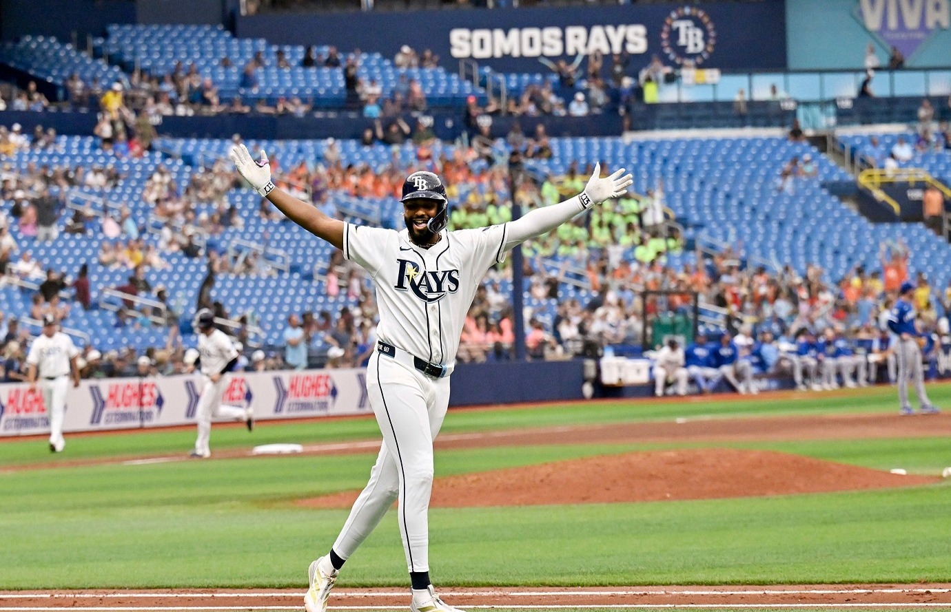 Junior Caminero Brilla con Tres Jonrones en Triunfo de Tampa Bay