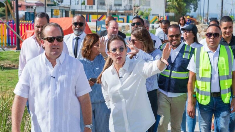 Carolina Mejía y José Paliza inspeccionan avances finales del Paseo 30 de Mayo