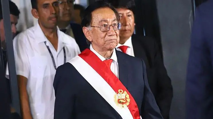 Presidente de Perú ajusta su agenda en Europa ante posibles protestas electorales