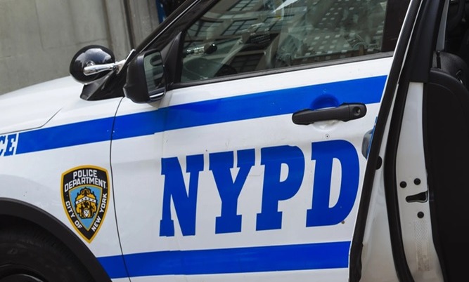 Jornada de Violencia en Nueva York: Policías Heridos y un Fallecido