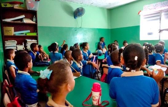 Colectivo Ciudadano Rechaza Extensión del Año Escolar en RD