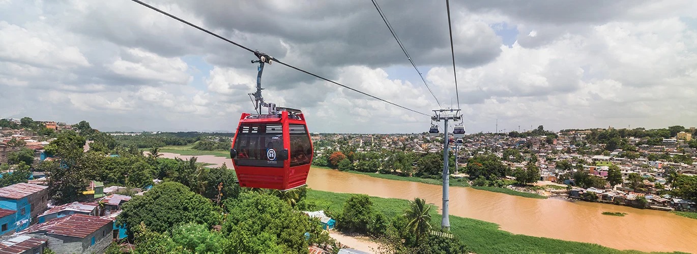 Suspenden temporalmente un tramo del Teleférico de Santo Domingo por alarma en el sistema