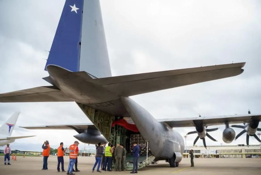 Avión Militar Chileno Apoya Abastecimiento en Ciudades Bloqueadas de Bolivia