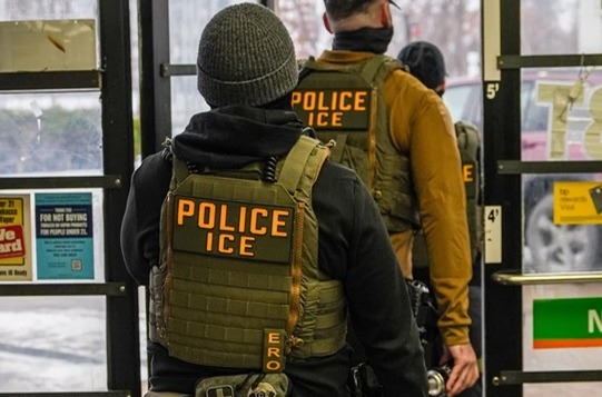 Tribunal Prohíbe Detenciones del ICE en Tribunales de Inmigración en EE. UU.