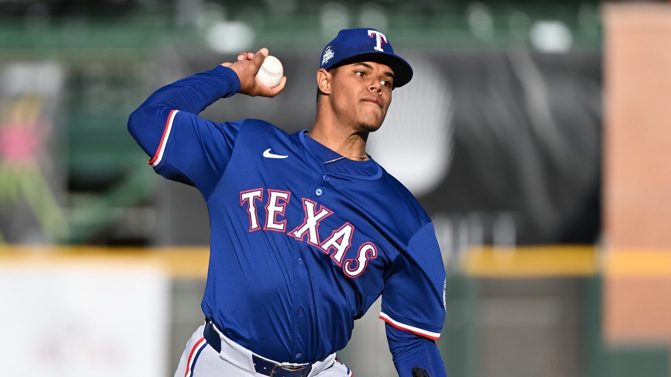 Winston Santos: El Nuevo Talento Dominicano que Asciende a las Grandes Ligas con los Rangers