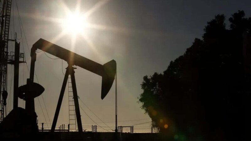 Caída del Precio del Petróleo tras Negociaciones entre EE. UU. e Irán