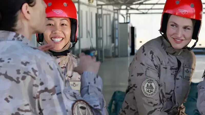 La Princesa Leonor hace historia como paracaidista real
