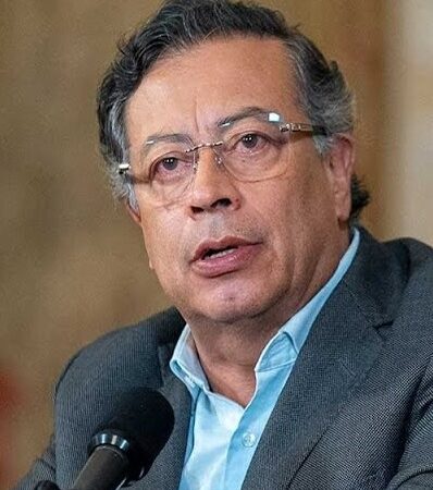 Gustavo Petro Celebra Prematuramente Supuesto Triunfo de la Izquierda en Perú
