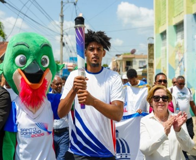 La Antorcha de los Valores Ilumina Salcedo en Honor a las Hermanas Mirabal