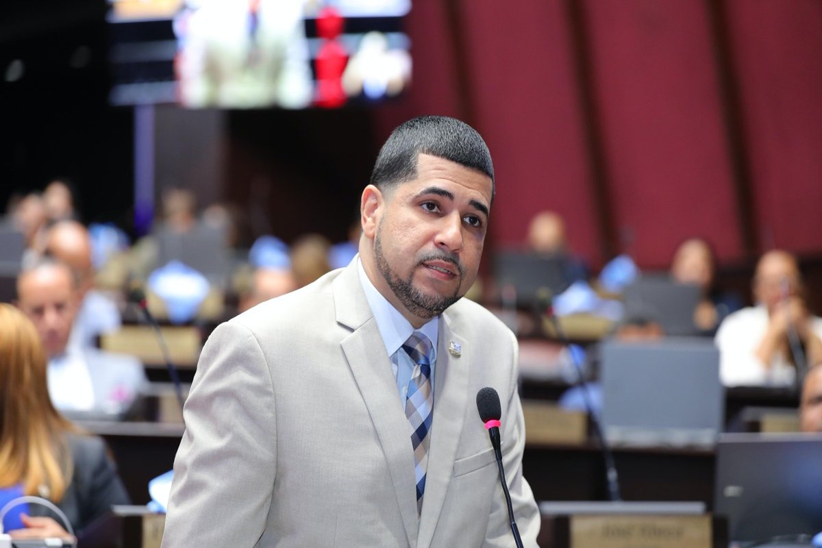 Diputado Braulio Espinal Urge Aprobación del Código de Trabajo